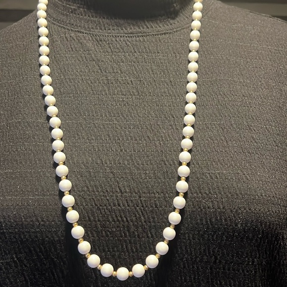 VTG Monet white lucite bead necklace - Picture 3 of 4